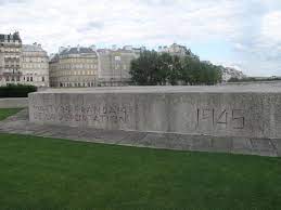 A Paris, un mémorial en instance de révision