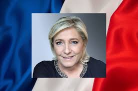 Marine Le Pen entre en campagne contre le révisionnisme historique. Que va décider Jean-Marie Le Pen?